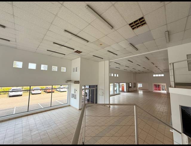 791M² SHOWROOM TO LET IN ALTON